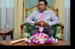 ރަން މެޑަލް ހޯދިއިރު ސާއިދު ބޭނުންކުރި ބޫޓު ރައީސަށް ހަދިޔާކޮށްފި