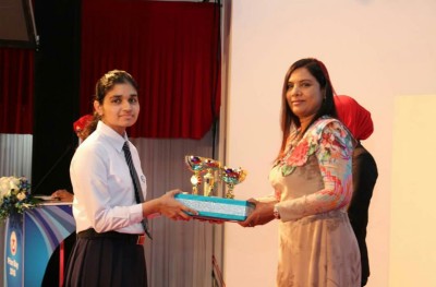 އިސްކަންދަރު ސްކޫލުގެ އެންމެ މޮޅު ދަރިވަރަކަށް އަޒްހާ