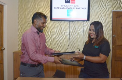 މިއަހަރުގެ ބްރައިޑް ފެއާގެ ޕާޓްނަރުންނާއެކު ސޮއިކޮށްފި