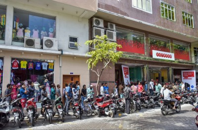 އައިފޯނު 7 ލިބުނުތަ؟ މުޅި ރާއްޖޭން ވިކި ހުސްވެއްޖެ