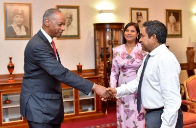ކޮމަންވެލްތުން ވަކިވުމަކީ ސަރުކާރުގެ ވިސްނުމެއް ނޫން، މަޝްވަރާތަކަށް ގޮވާލަން: ޝައިނީ