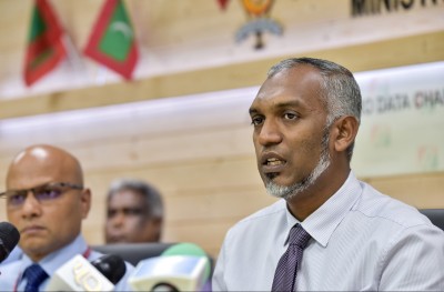 ބްރިޖުގެ ދެބައި ކުޅަ އެއްބައި ހޮޅި ޖަހައި ނިންމައިފި