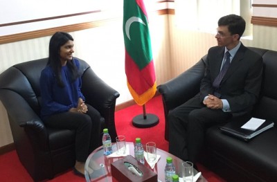 މަޝްވަރާތައް ބޭއްވި، ސިޔާސީ ހަރަކާތް ހިންގަން ޖާގަ ލިބޭނެ ކަމާ މެދު އުއްމީދު އާވެއްޖެ: އިނގިރޭސި ސަފީރު