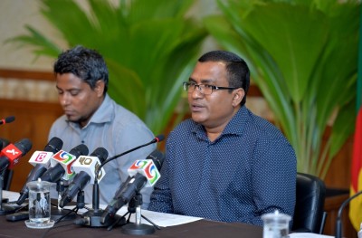 ކޮލަމް އަސްދަނޑި: ފިނި ކޮޓަރީގައި، ރައްޔިތުންނާ ދުރުގައި!