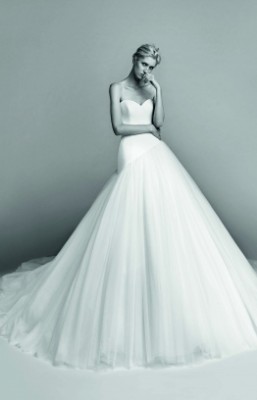 ބްރައިޑަލް ފެޝަން ވީކްގެ އެންމެ ހިތްގައިމު ކަލެކްޝަންތައް