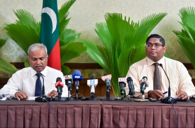 މޫސަގެ ކޮލަމް: ރެކިގަތުމުގެ އުޒުރަކަށް ކޮމަންވެލްތު