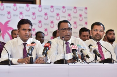 މޫސަގެ ކޮލަމް: ރެކިގަތުމުގެ އުޒުރަކަށް ކޮމަންވެލްތު