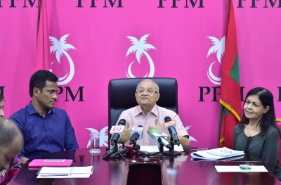 ޕާޓީ އާއި ދިވެހި ރައްޔިތުންގެ ދިފާއުގައި ހުންނާނަން: މައުމޫން