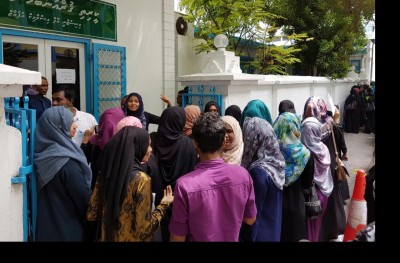 ނައިބު ރައީސް ވަޑައިގަތުމުން ޓެސްޓް ހުއްޓުވާލުމާ އެކު ދަރިވަރުން މުޒާހަރާ އަށް!