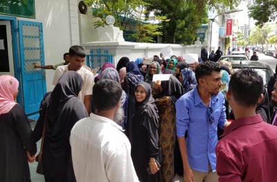 ނައިބު ރައީސް ވަޑައިގަތުމުން ޓެސްޓް ހުއްޓުވާލުމާ އެކު ދަރިވަރުން މުޒާހަރާ އަށް!