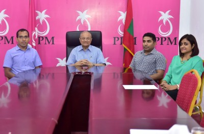 ރައީސް ޔާމީންގެ ކުރީގެ މިނިސްޓަރުންނާ މައުމޫން މަޝްވަރާކުރައްވައިފި