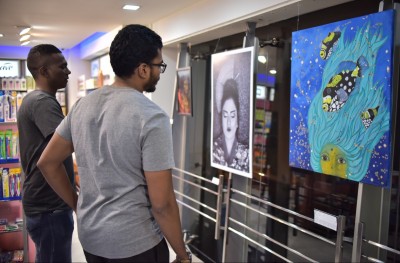 ލެކިއުޓުން ކޮންމެ މަހަކު އާޓް އެގްޒިބިޝަނެއް ބާއްވަނީ، ފުރަތަމަ އެގްޒިބިޝަން ފަށައިފި