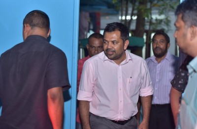 ކޮލަމް ފަސް މިނެޓް: ރައްޔިތުން އަދިވެސް ބަލަނީ ފޮޓޯ އަށް