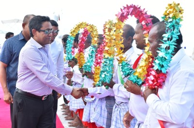 ކޮލަމް ފަސް މިނެޓް: ރައްޔިތުން އަދިވެސް ބަލަނީ ފޮޓޯ އަށް