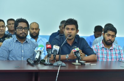 ޝަރުތަކާ އެކު މެމްބަރުން ފަހަތަށް ޖެހެން އެއްބަސްވެއްޖެ