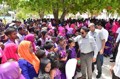 ކޮލަމް ފަސް މިނެޓް: ރައްޔިތުން އަދިވެސް ބަލަނީ ފޮޓޯ އަށް