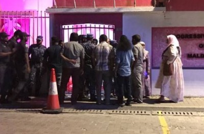 ޕީޕީއެމްގެ ދެ ފެކްޝަންގެ ސަޕޯޓަރުން ހަމަނުޖެހުން ހިންގައިފި