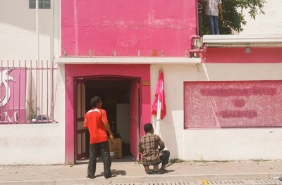 ޕީޕީއެމް އޮފީހުގެ ނަން ބޯޑު ވެސް ޔާމީން ފެކްޝަނުން ނަގައިފި