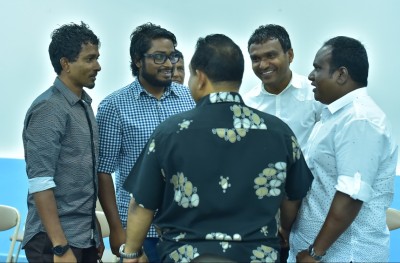 ބައްސާމާއި ޓޮމްގެ ކެންޑިޑެސީ ގަބޫލުކޮށްފި
