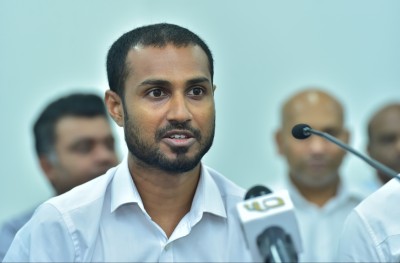 ޝަރުތަކާ އެކު މެމްބަރުން ފަހަތަށް ޖެހެން އެއްބަސްވެއްޖެ