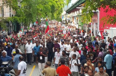 ކޮލަމް ފަސް މިނިޓް: އަސްލު ސައިޒް ފެންނަން އަދި ގާތް ވެސް ނުވޭ!