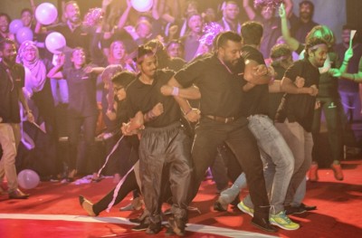 އުރީދޫގެ ބްރިގޭޑް، މުވައްޒަފުން މަސައްކަތަށް ހިތްޖައްސައިފި