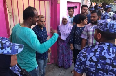 މައުމޫނަށް ތާއީދު ކުރާ މީހުން އަމިއްލަ ގޮތުން ކައުންސިލަށް ކުރިމަތިލަނީ