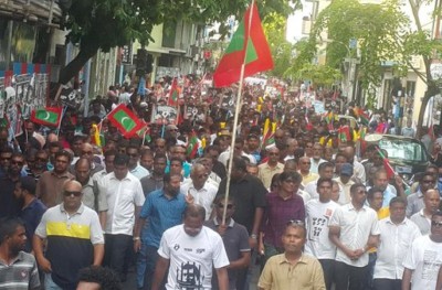 ކޮލަމް ފަސް މިނިޓް: އަސްލު ސައިޒް ފެންނަން އަދި ގާތް ވެސް ނުވޭ!