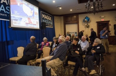 ވޯޓު ގުނަން ފަށައިފި، ޓްރަމްޕް މިހާތަނަށް ކުރީގައި