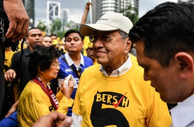 ބޮޑު ވަޒީރު ނަޖީބަކީ "ވަގެއްގެ" ގޮތަށް މަހާތިރު ސިފަ ކުރައްވައިފި