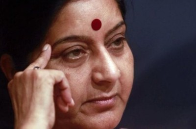 އިންޑިއާގެ އެތައް ބަޔަކު ސްވަރާޖަށް ކިޑްނީ ހަދިޔާ ކުރަނީ