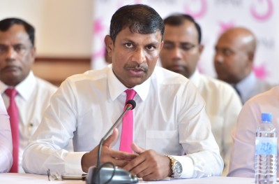 އިންތިހާބަކާ ނުލާ ރައީސް ޔާމީނަށް އިތުރު ދައުރެއް ދޭންޖެހޭ: ރިޔާޒް