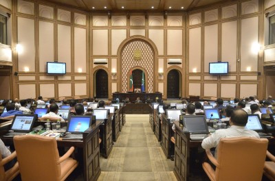 ފަތުވާދޭ މަޖިލިސް އެކުލަވާލުމުގެ ބާރު ރައީސަށް ދެއްވުމަށް މަޖިލީހުން ފާސްކޮށްފި