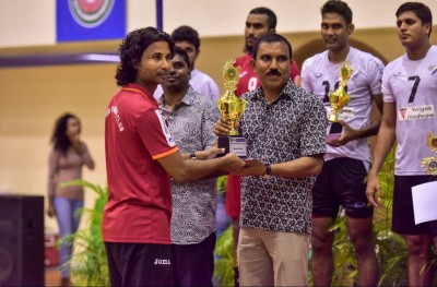 ސިފައިންގެ ޓީމުގެ ތަފާތަކީ ޓީމެއްގެ ގޮތުގައި ކުޅުން: ކޯޗު