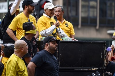 ބޮޑު ވަޒީރު ނަޖީބަކީ "ވަގެއްގެ" ގޮތަށް މަހާތިރު ސިފަ ކުރައްވައިފި