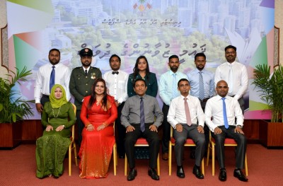 ޔޫތު މިނިސްޓަރުގެ ހާއްސަ އިނާމު ފިނޭންސް މިނިސްޓަރު މުނައްވަރަށް، ޒުވާނުންގެ އިނާމު އަށް ބޭފުޅަކަށް