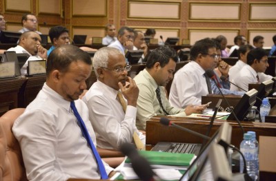ފުރަތަމަ ފަހަރަށް މަޖިލީހުގެ ހުރިހާ މެމްބަރުން ބިލަކާ ދެކޮޅުވެއްޖެ