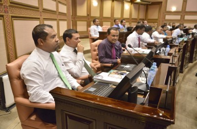 މަޖިލީހަށް އިސްލާހު ހުށަހެޅުމުން ޕީޕީއެމްގެ މެންބަރުންގެ ހިޔާލު ދެކަފިވެއްޖެ