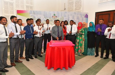 ޔޫތު މިނިސްޓަރުގެ ހާއްސަ އިނާމު ފިނޭންސް މިނިސްޓަރު މުނައްވަރަށް، ޒުވާނުންގެ އިނާމު އަށް ބޭފުޅަކަށް