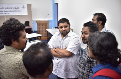 ސިނާން އިސްތިއުފާ ދެއްވި ކަމަށް ބަލައި އަލުން ރައީސަކު ހޮވަނީ