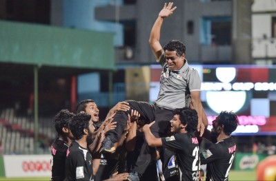 އީގަލްސް ބޮޑު ޓީމުތަކުގެ ސަފަށް: ސާންތީގެ އެންމެ ބޮޑު އުފާ!