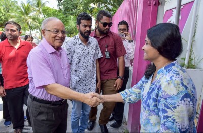 ޕޮލިހަށް ހާޒިރުކޮށް ސުވާލުކުރީ ގެއްލުނު ހާޑް ޑްރައިވާ ގުޅޭ ގޮތުން: ނާދިރާ