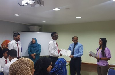 އެވިޑް ކޮލެޖުން ހިލޭ ހިންގި ވަޒީފާ އަށް އަހުލުވެރިކުރާ ޕްރޮގްރާމް ނިންމާލައިފި