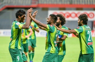 އުމެއިރާއި އެންޑީއާ އެކު ނުވަ ކުޅުންތެރިޔަކު މާޒިޔާގައި މަޑުކޮށްފި