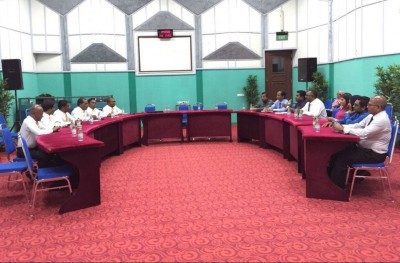 ޕީއެސްއެމްގެ ޕްރޮގްރާމްތަކުން ފުރުސަތު ނުދޭ މައްސަލާގައި އެ ކުންފުނީގެ އިސް ވެރިންނާ އެމްޑީޕީން ބައްދަލުކޮށްފި
