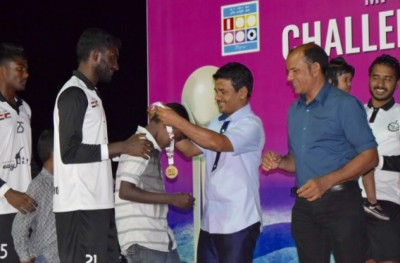އެއްލައްކަ ކަޕުގެ ޗެމްޕިއަންކަން ބްލެކްޒީނޯ ހޯދައިފި