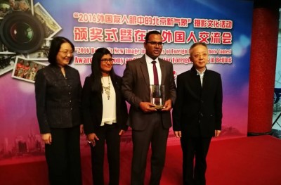 ޗައިނާގެ މަޝްހޫރު ފޮޓޯ ނެގުމުގެ މުބާރާތަކުން ރާއްޖޭގެ އެމްބެސެޑަރަށް ދެވަނަ