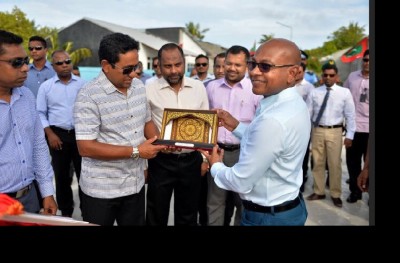ޝީޝާ އަހުމަދު ގެމަނަފުށީ ރައްޔިތުންނަށް ދިން އަގުބޮޑު ހަދިޔާ