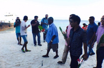 އުއްޗު އާއި ދެ މިނިސްޓަރަކު ހެނބަދު އަށް ވަޑައިގެންނެވި ސީޕްލޭންގެ ކަނދެއްގައި ނަގިއްޔަކުން ޖެހި ގެއްލުން ވެއްޖެ