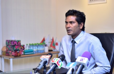 ފުޅީގައި ފެން ބަންދުކުރާ ކާރުހާނާއެއް ދުވާފަރުގައި ހަދަނީ